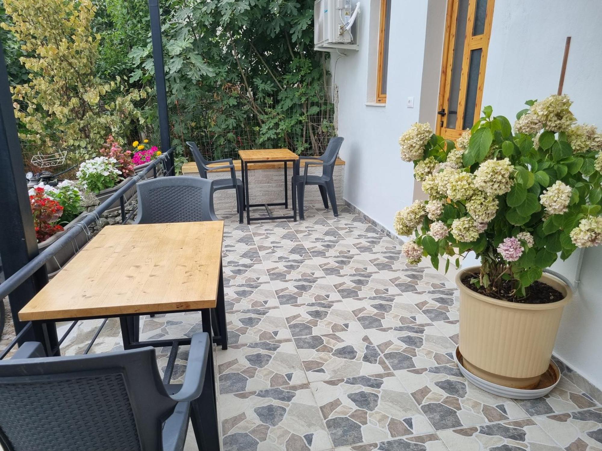 Bed and Breakfast Tony'S Terrace Гірокастра Екстер'єр фото