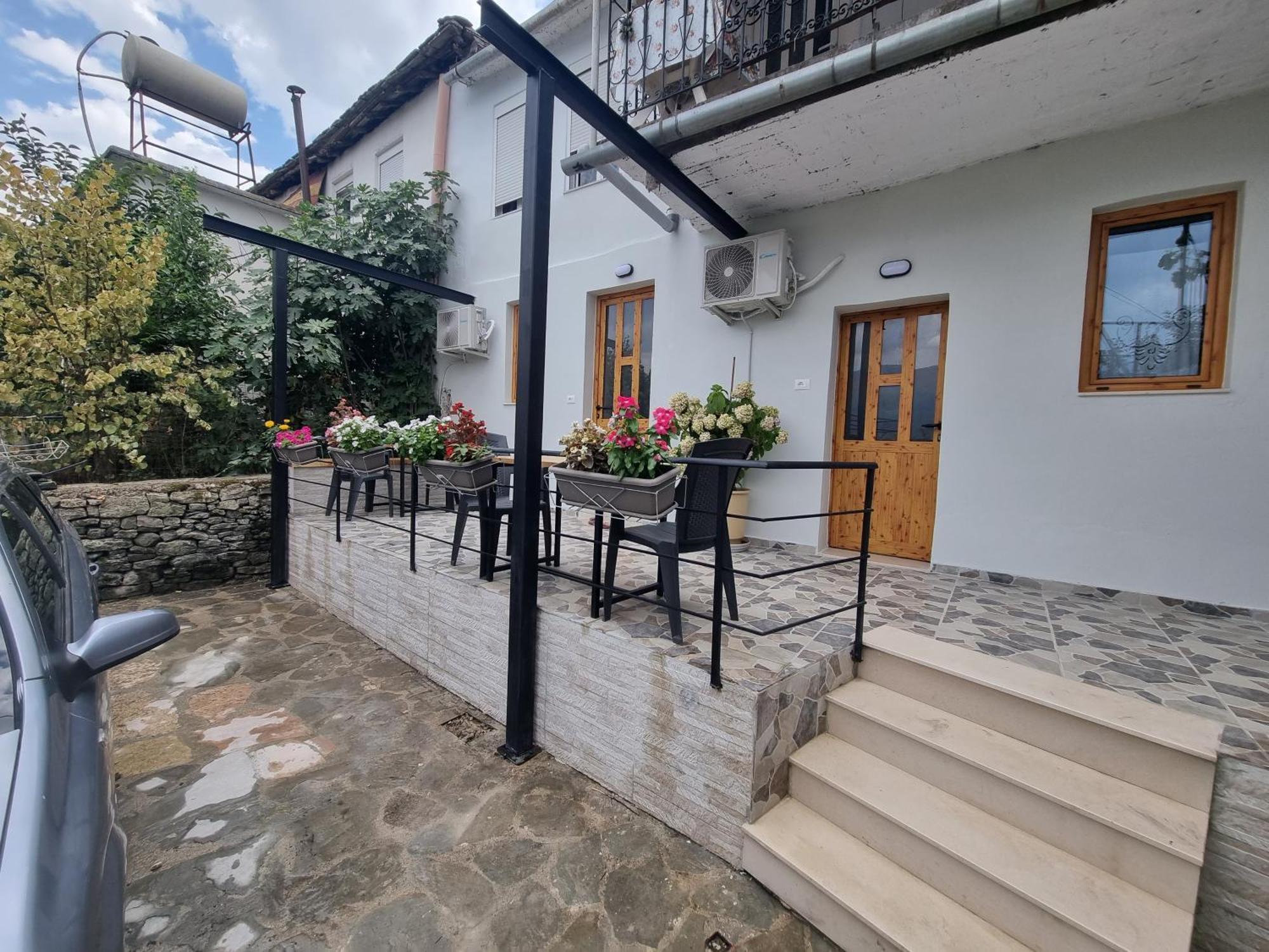 Bed and Breakfast Tony'S Terrace Гірокастра Екстер'єр фото