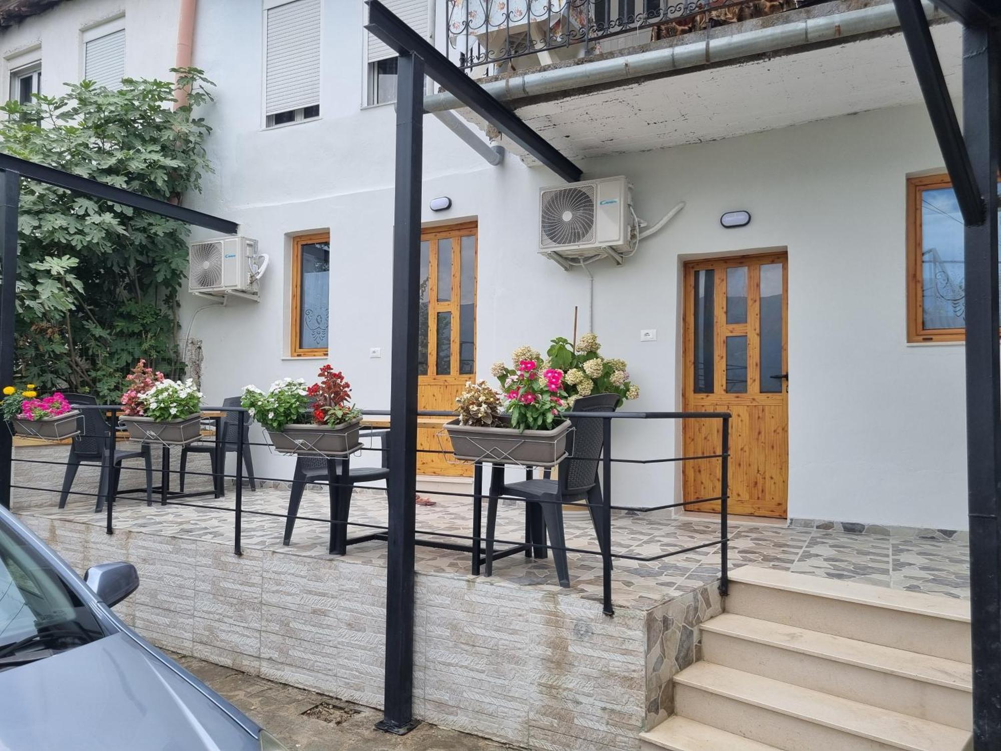 Bed and Breakfast Tony'S Terrace Гірокастра Екстер'єр фото